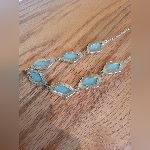 NEW Pastel Green & Gold Necklace - Picture 4 of 4